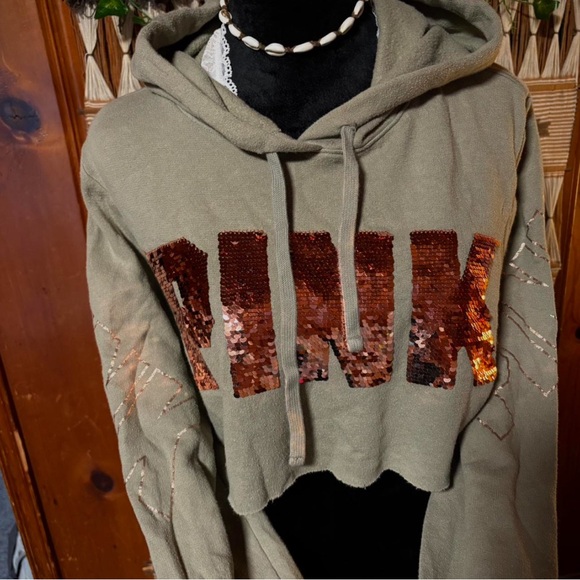 PINK VICTORIAS SECRET GREEN RUST SEQUINS GOLD SCRIPT SLEEVE CROP HOODIE LARGE - Picture 4 of 13